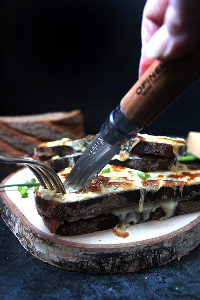Découvrez notre croque-monsieur façon chef : une recette simple, rapide et ultra gourmande au comté et jambon, parfaite pour un repas express plein de saveurs. Gratiné, fondant et irrésistible !
